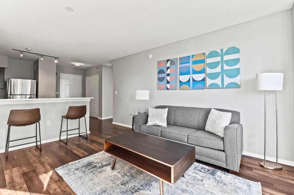 Modern Apt Near Downtown - BSC-103F